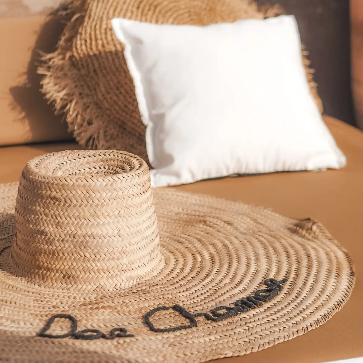 Zoom sur la broderie du chapeau XXL "Dar Chamar" – création artisanale Original Marrakech